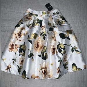 Floral pleated flare skirt